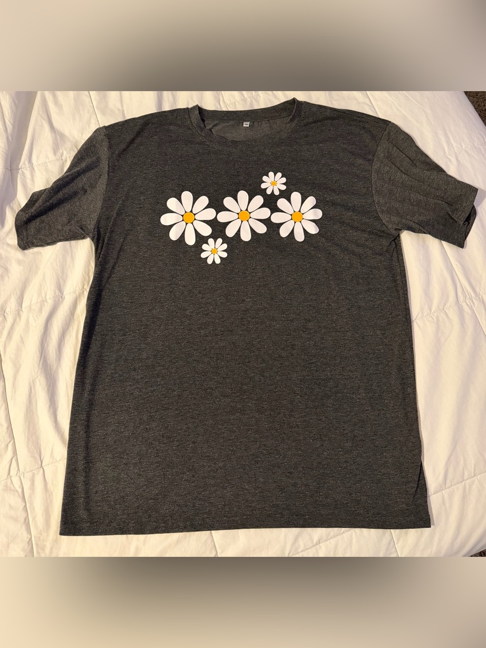 Amazon Essentials Charcoal Gray Short Sleeve Tee with White Daisy Print